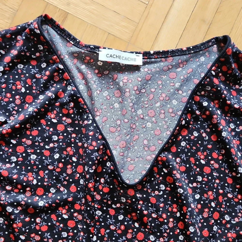 Cache cache top - Picture 2 of 3